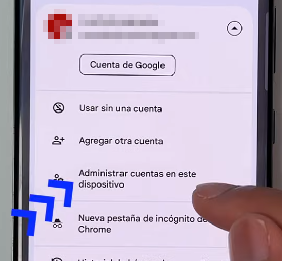 Busca y entra en Cuentas o Usuarios y cuentas