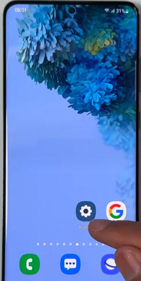 Abre la aplicación Ajustes o Configuración en tu teléfono