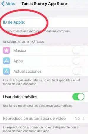 Toca el ID de Apple que aparece en la parte superior de la pantalla