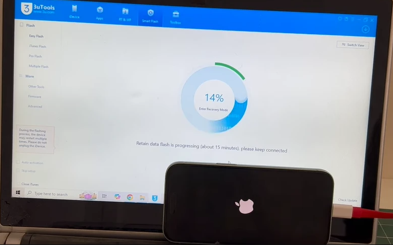 Usa un programa como 3uTools para cargar los archivos